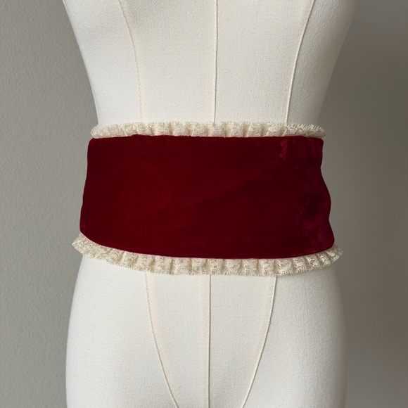 Romantic Vintage Red Velvet Corset Belt with Lace Trim-XS - Picture 4 of 12